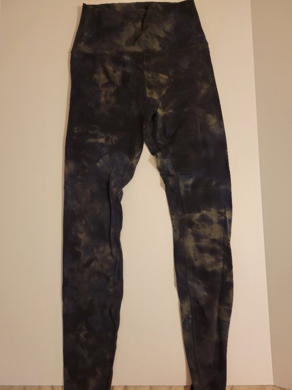 Lulu Align | Sz 6, 7/8 length | Black/Green | Like New